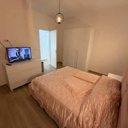 Sunset Homestay Golem (Tirana)